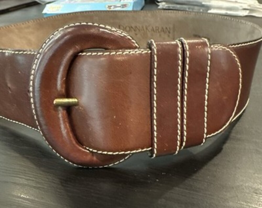 VINTAGE DONNA KARAN Brown GENUINE Leather BELT ITALY Size M 26”-31" Buckle Wrap